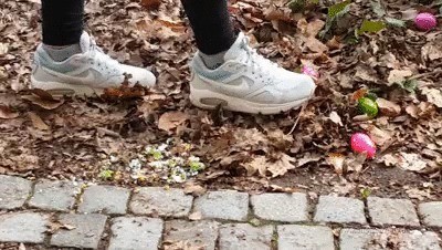 Sneaker-girl Vika – Easter-egg Crush With Nike Shoes