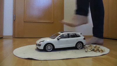 Sneakergirly – Stacy Crushing Toy Car