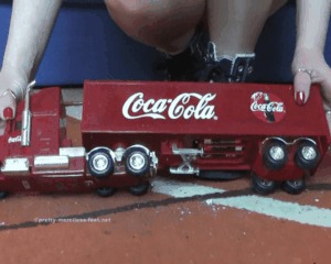 Big Coketruck Under Chucks